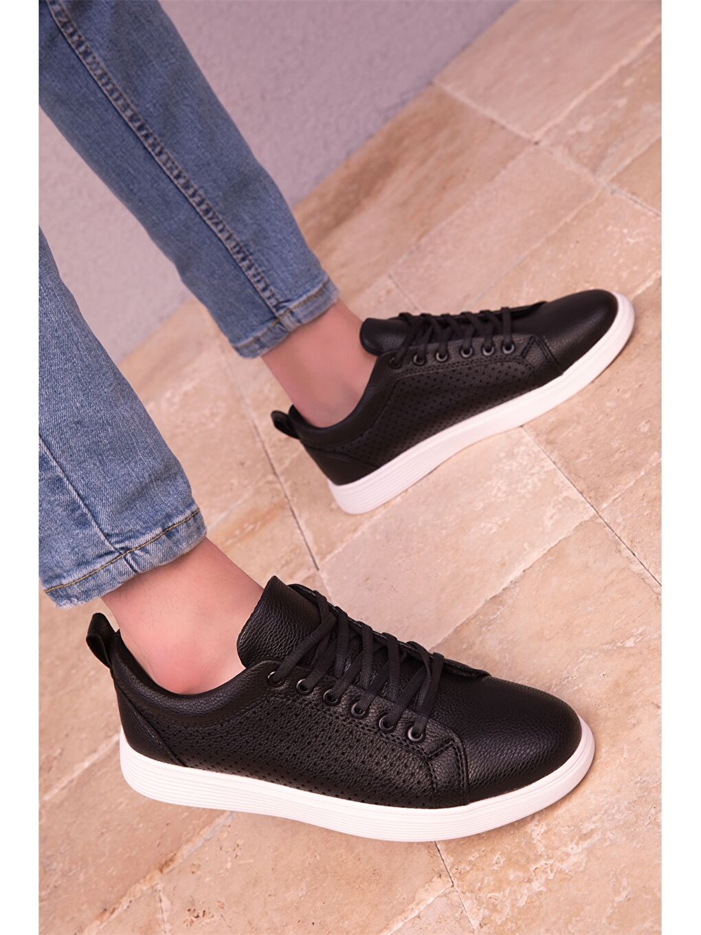 Siyah Deri Görünümlü Bağcıklı Erkek Spor Ayakkabı