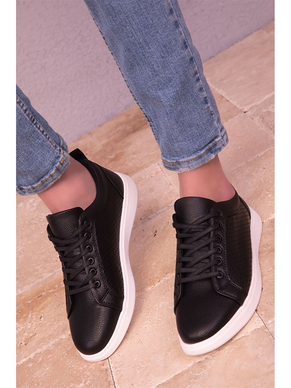 Siyah Deri Görünümlü Bağcıklı Erkek Spor Ayakkabı-2