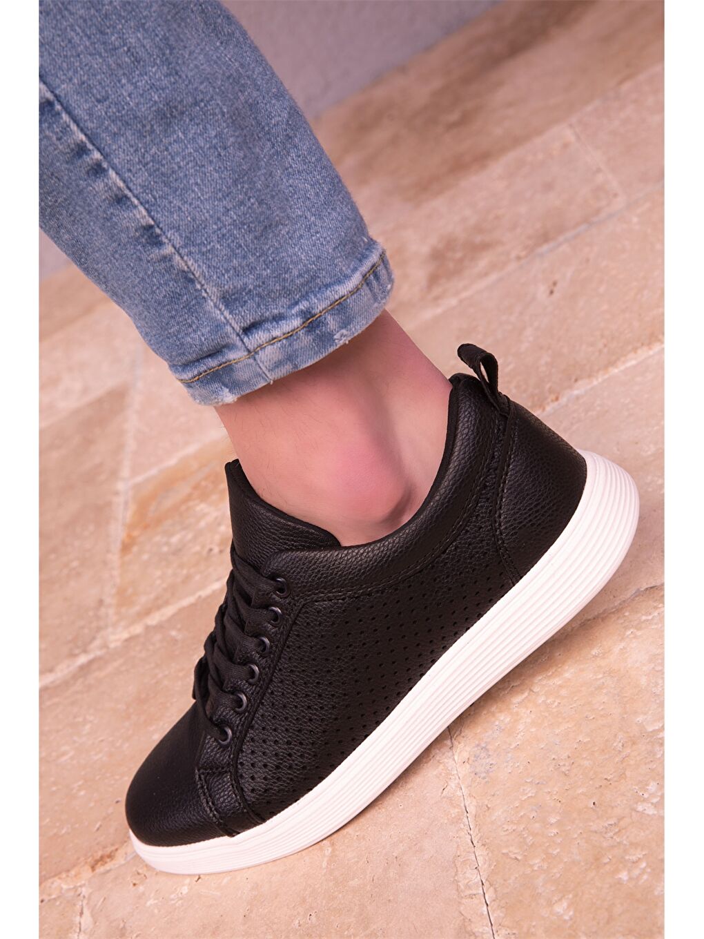 Siyah Deri Görünümlü Bağcıklı Erkek Spor Ayakkabı-3