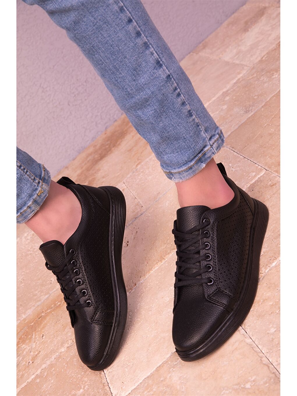 Siyah Deri Görünümlü Bağcıklı Erkek Spor Ayakkabı