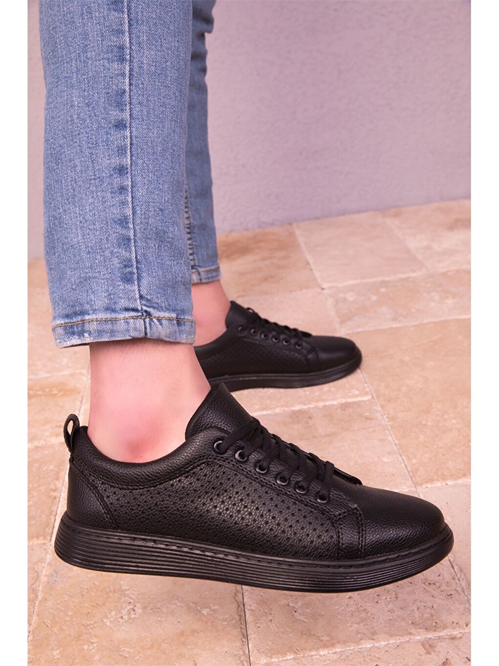 Siyah Deri Görünümlü Bağcıklı Erkek Spor Ayakkabı-1