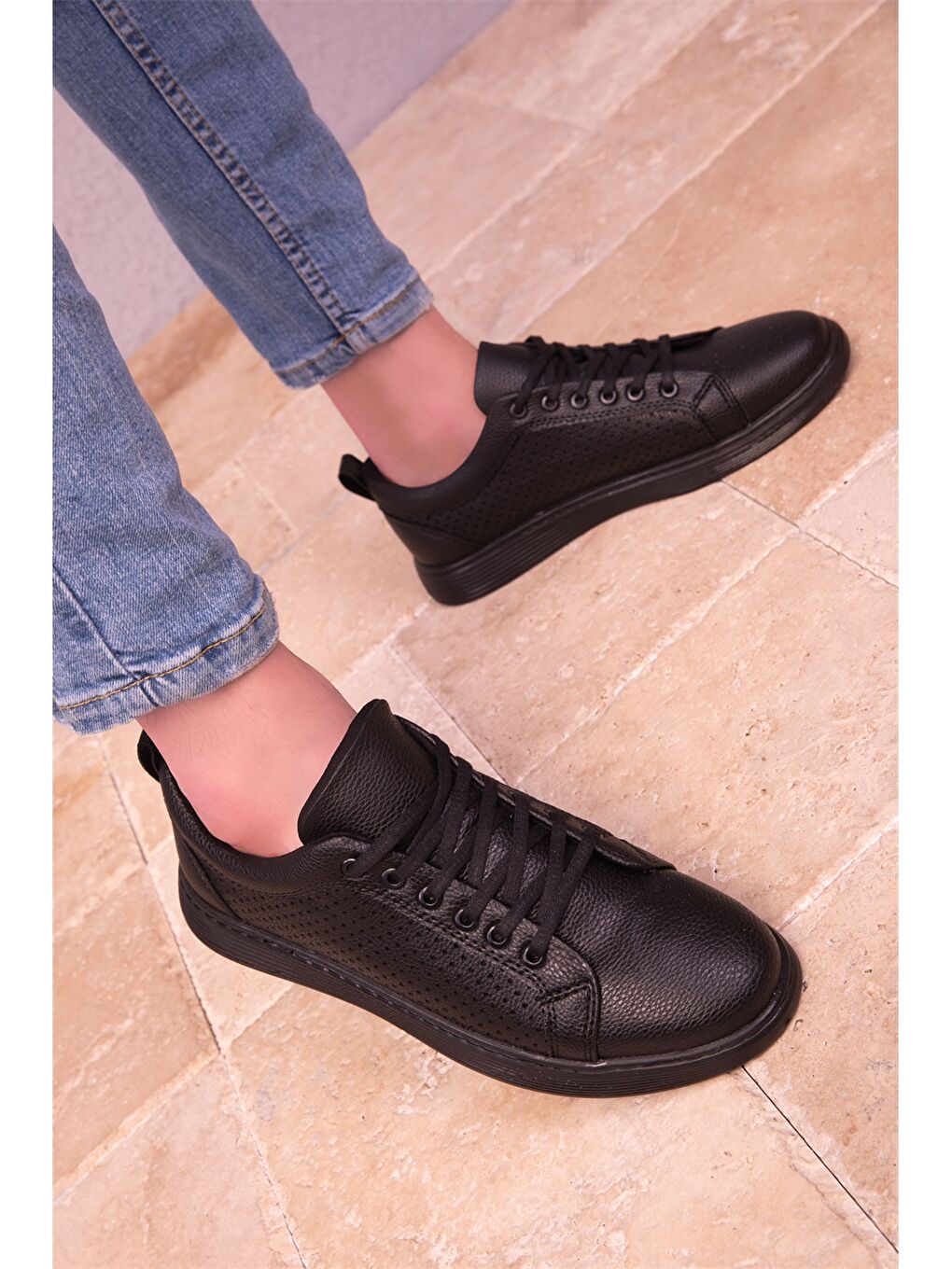 Siyah Deri Görünümlü Bağcıklı Erkek Spor Ayakkabı-2