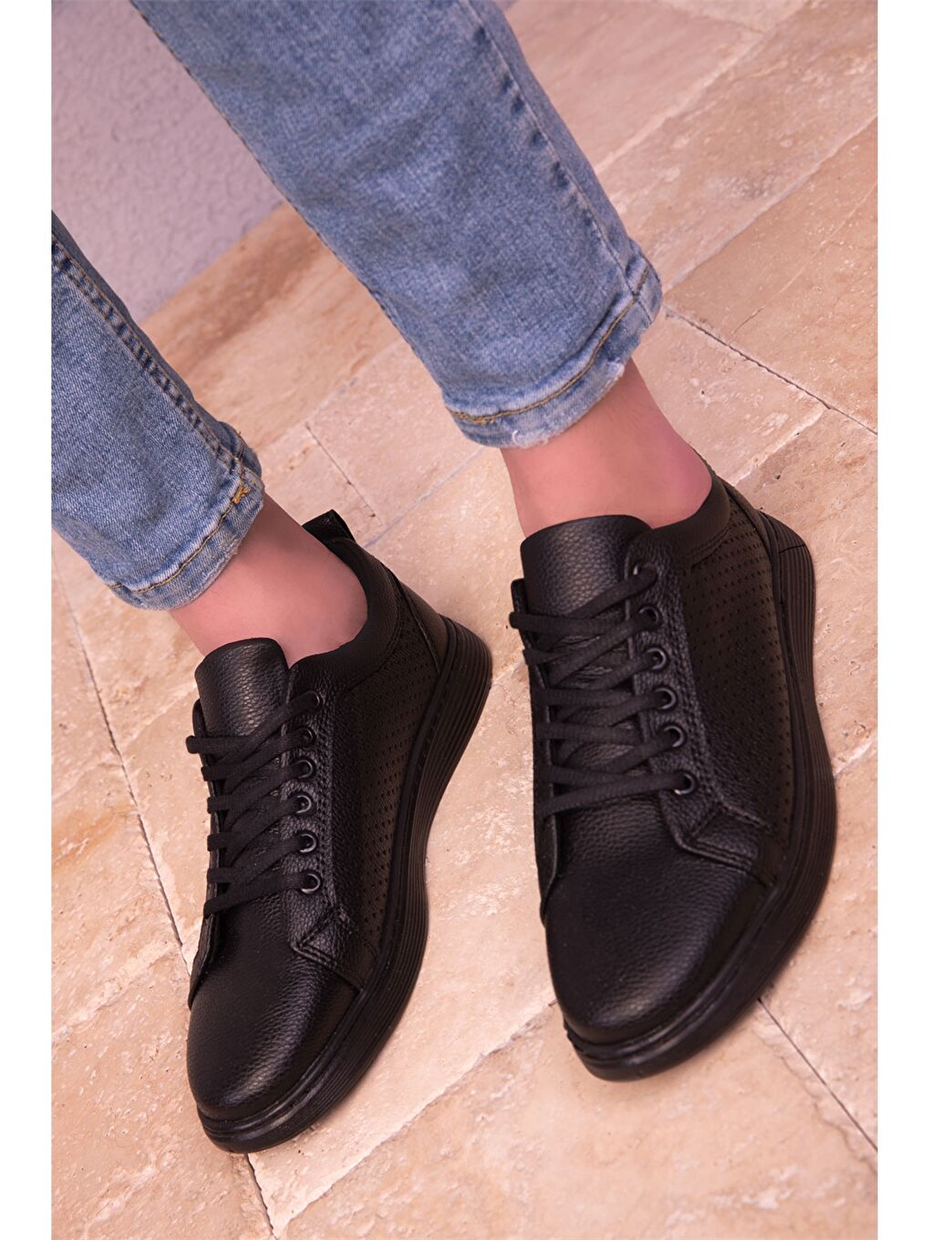 Siyah Deri Görünümlü Bağcıklı Erkek Spor Ayakkabı-3