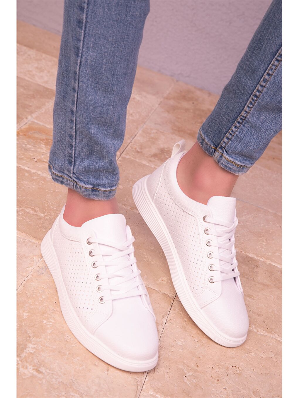 Beyaz Deri Görünümlü Bağcıklı Erkek Spor Ayakkabı