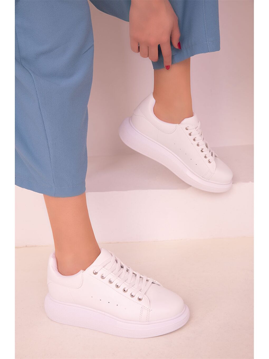 Beyaz Deri Görünümlü Bağcıklı Unisex Spor Ayakkabı