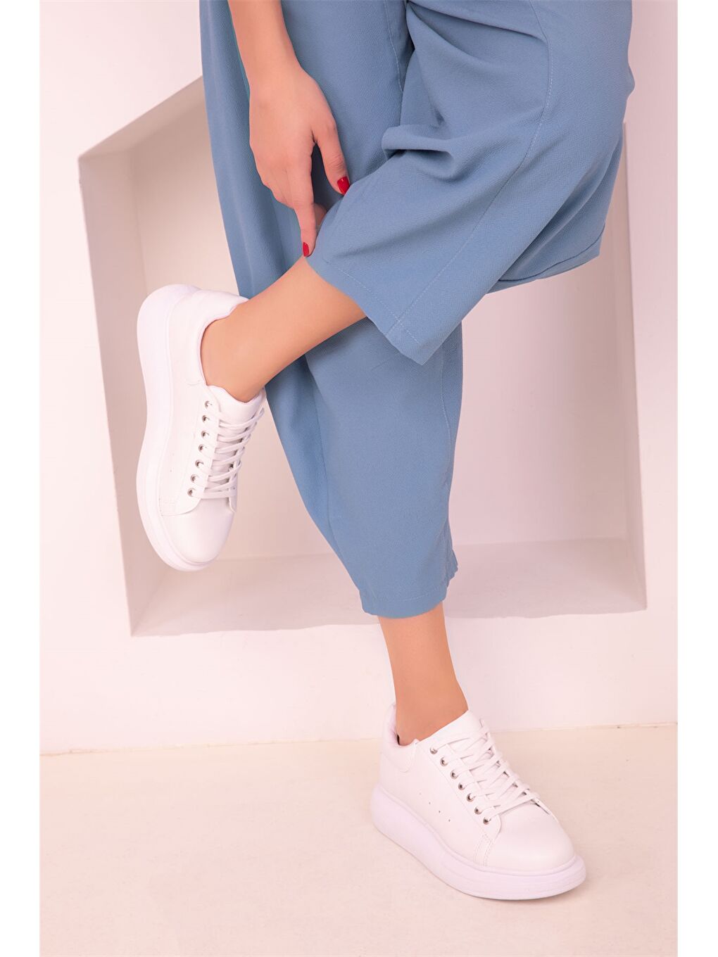 Beyaz Deri Görünümlü Bağcıklı Unisex Spor Ayakkabı-1