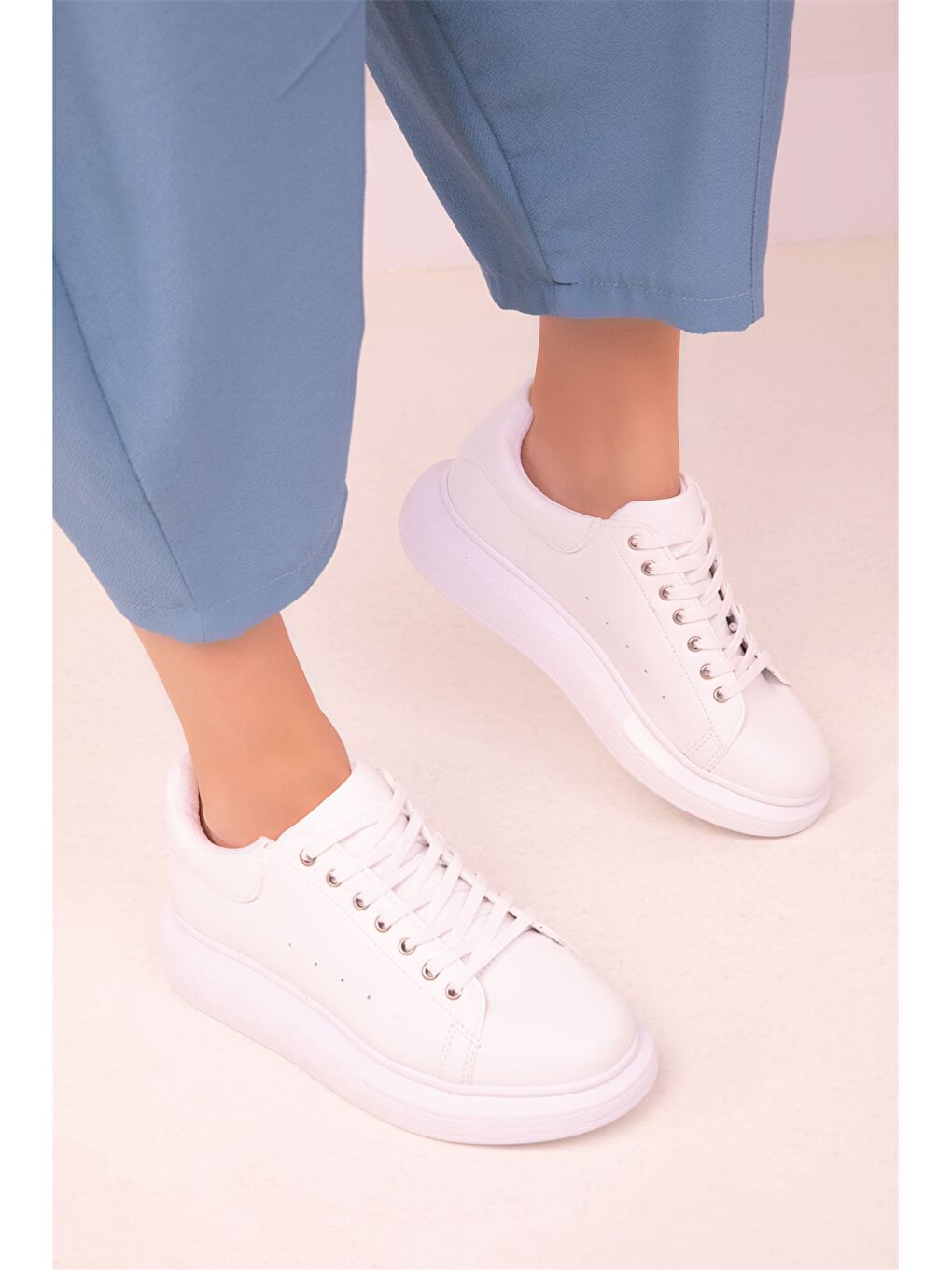 Beyaz Deri Görünümlü Bağcıklı Unisex Spor Ayakkabı-3