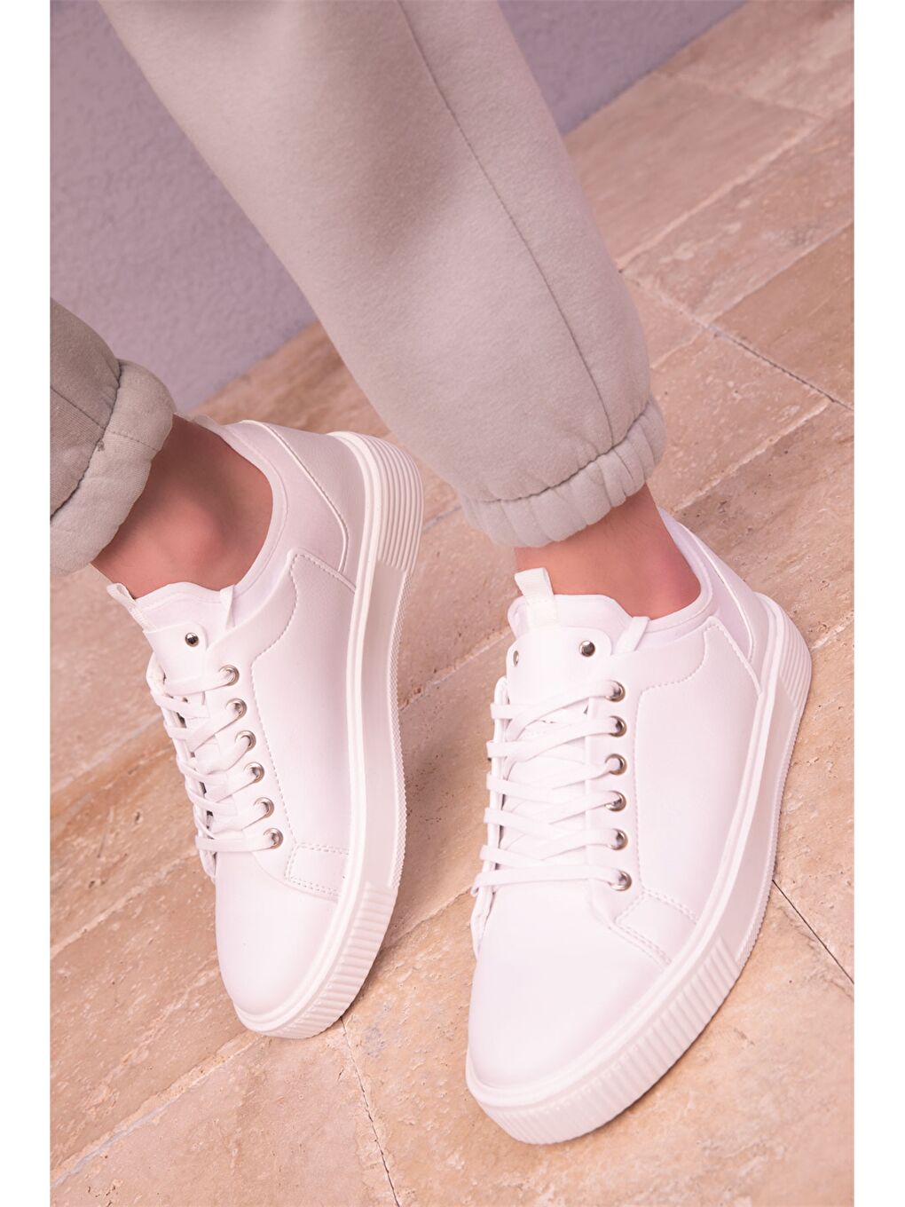 Beyaz Deri Görünümlü Bağcıklı Erkek Spor Ayakkabı-1