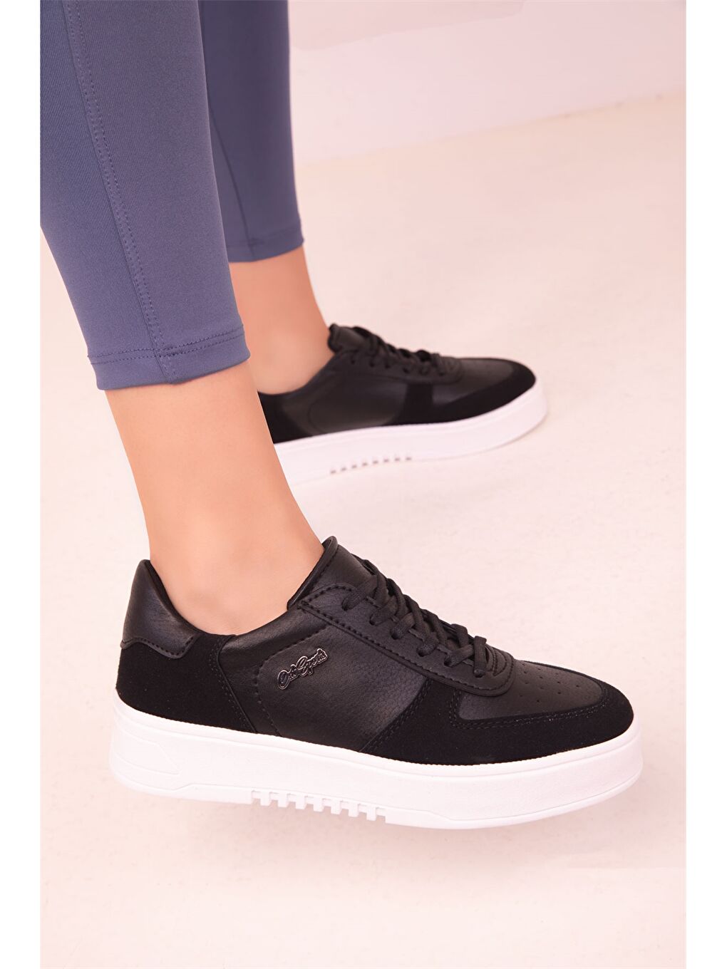 Siyah Deri Görünümlü Bağcıklı Unisex Spor Ayakkabı-3