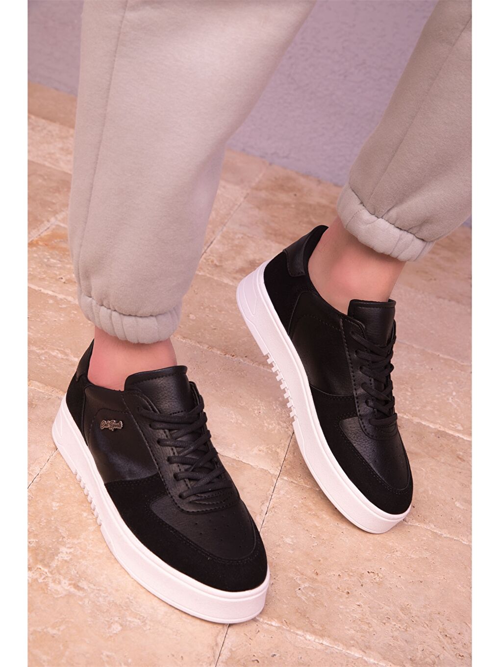 Siyah Deri Görünümlü Bağcıklı Unisex Spor Ayakkabı-4