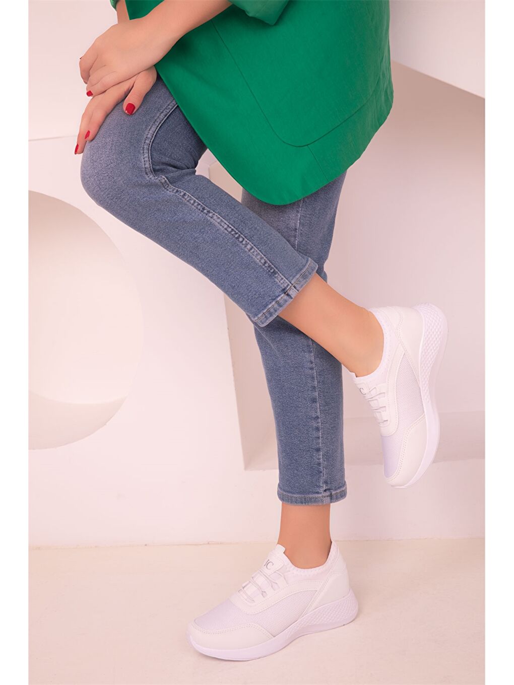 Beyaz Bağcıklı Kadın Spor Ayakkabı-1