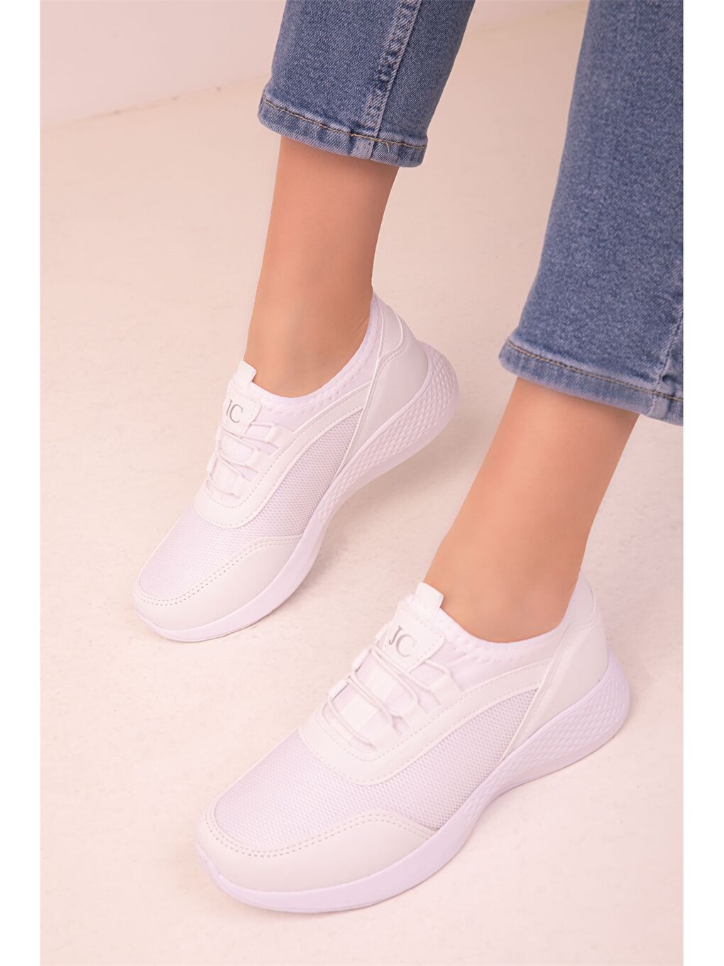 Beyaz Bağcıklı Kadın Spor Ayakkabı-3
