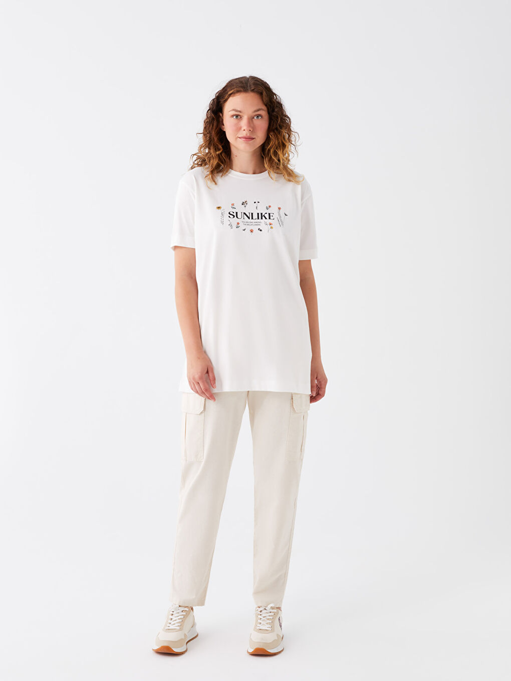 تونيك نسائي واسع الحجم بطبعة برقبة دائرية وكم قصير-1