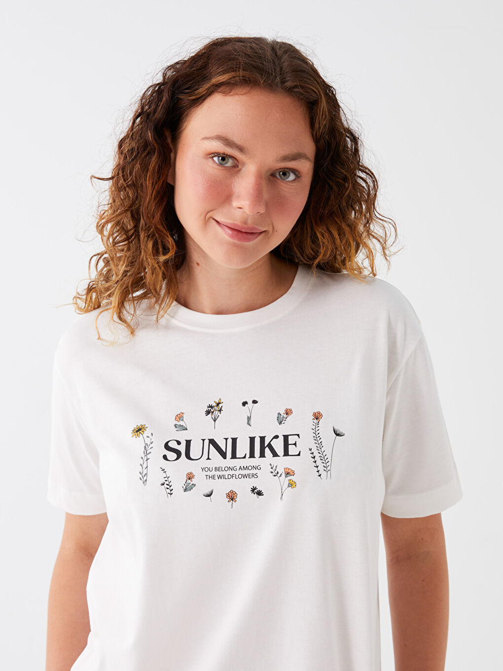 تونيك نسائي واسع الحجم بطبعة برقبة دائرية وكم قصير-2