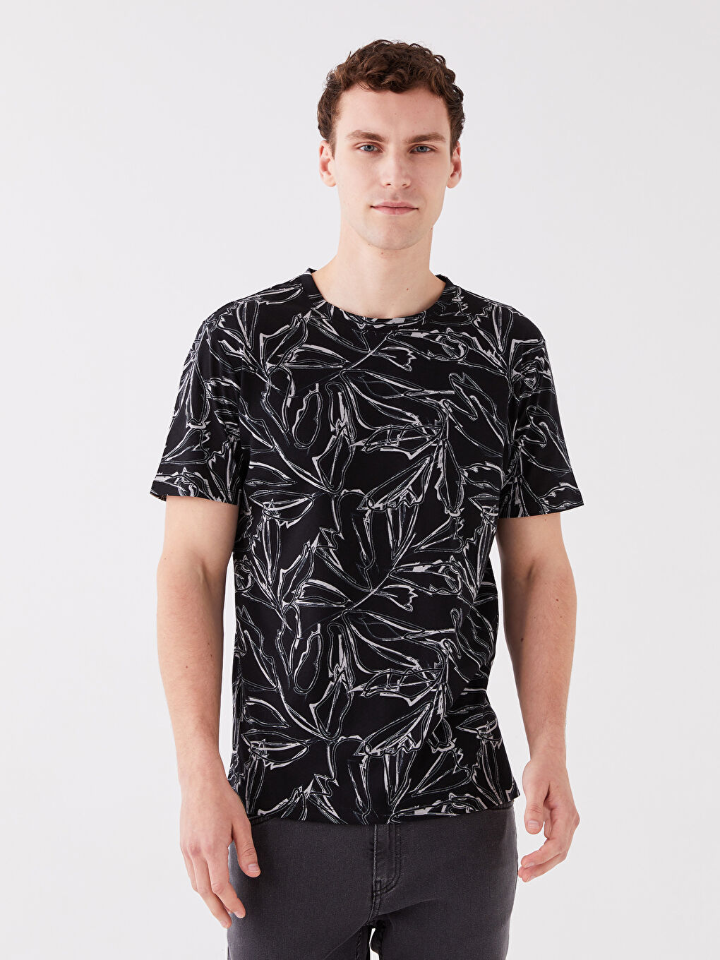 Siyah Bisiklet Yaka Kısa Kollu Desenli Penye Erkek Tişört-1