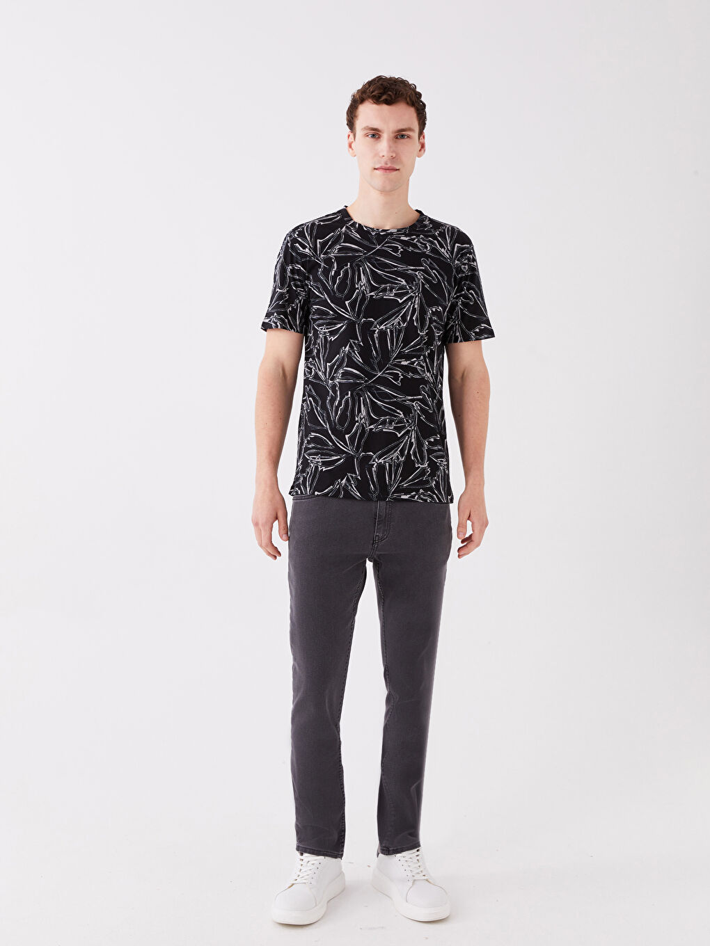 Siyah Bisiklet Yaka Kısa Kollu Desenli Penye Erkek Tişört-2