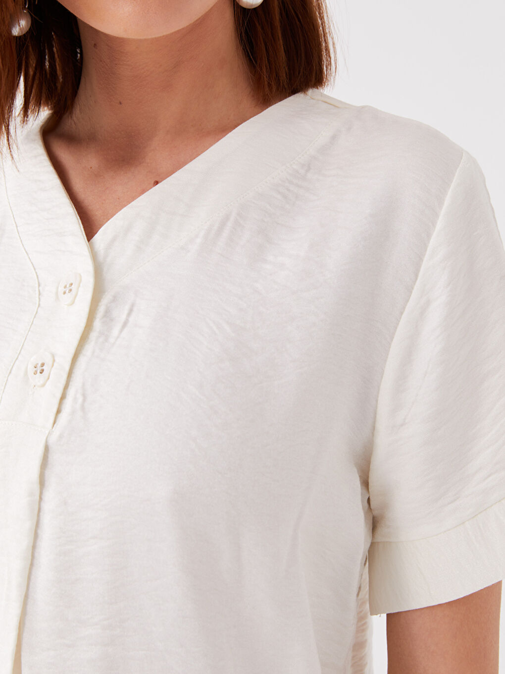 Beyaz V Yaka Düz Kısa Kollu Kadın Bluz-3