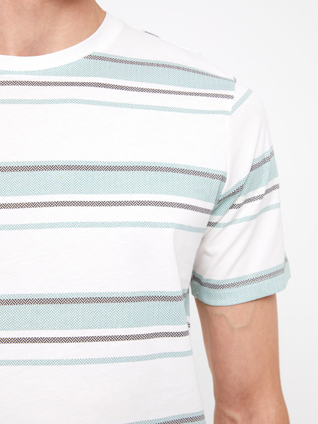Beyaz Bisiklet Yaka Kısa Kollu Çizgili Penye Erkek Tişört-3