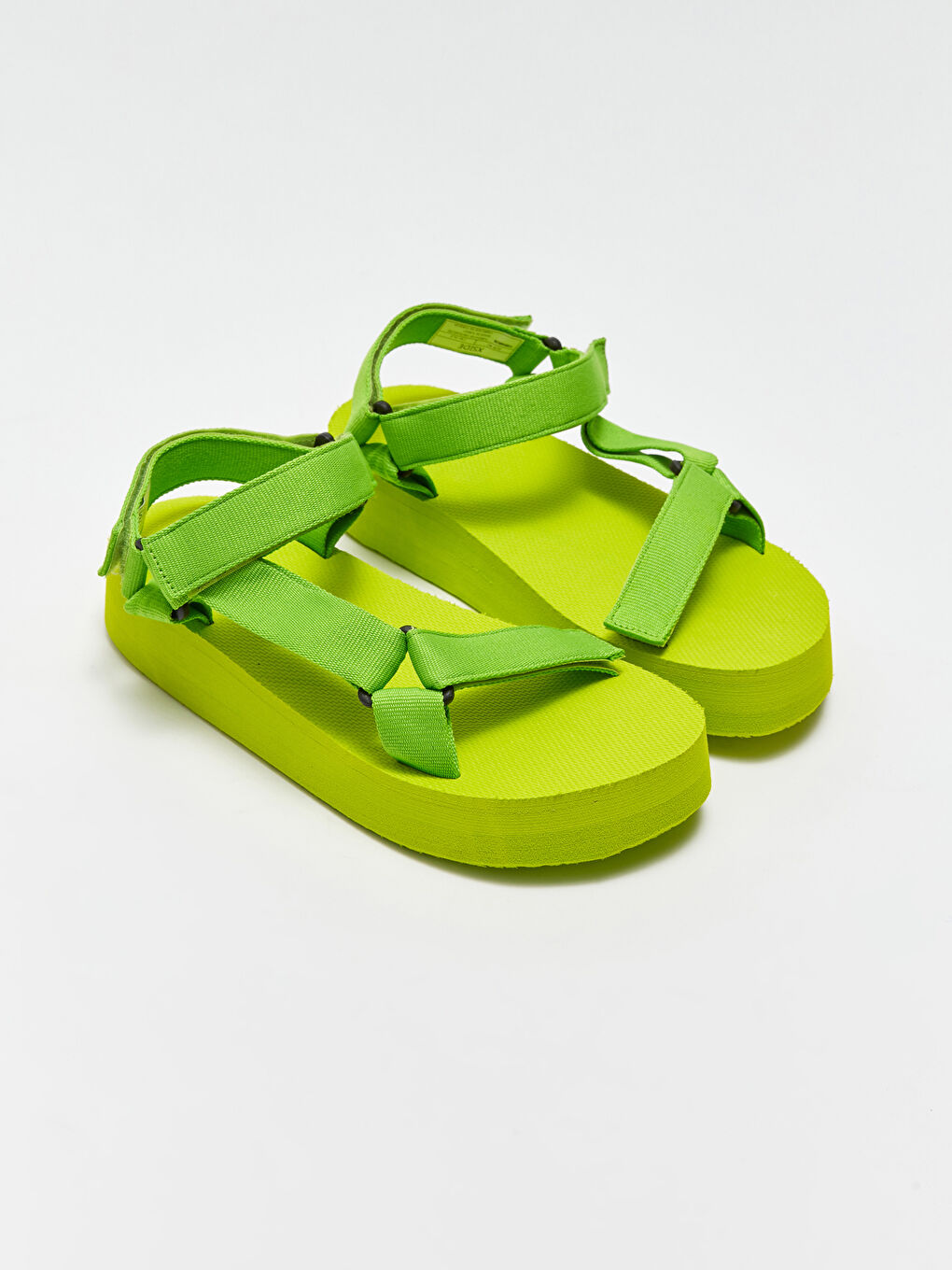 Сандалии для женщин с застежкой-липучкой