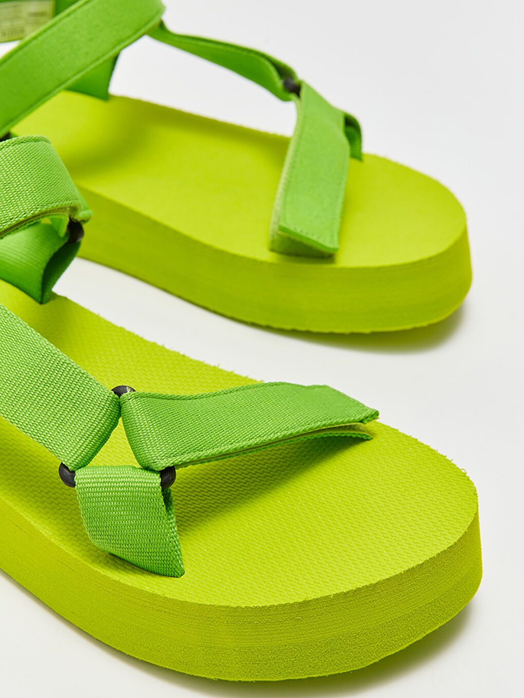 Сандалии для женщин с застежкой-липучкой-2