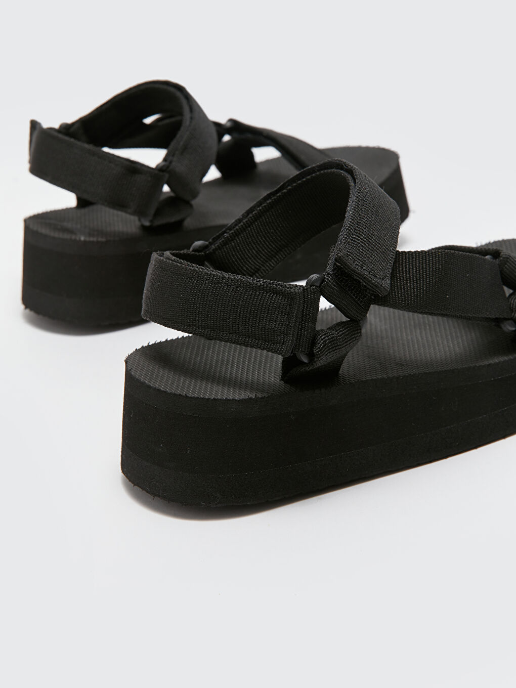 Siyah Cırt Cırtlı Kadın Sandalet-4