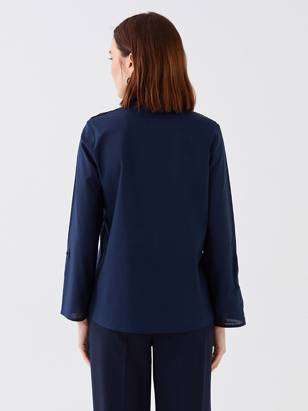 بلوزة بوبلين كم طويل بياقة بشق بتفاصيل دانتيل للسيدات-4