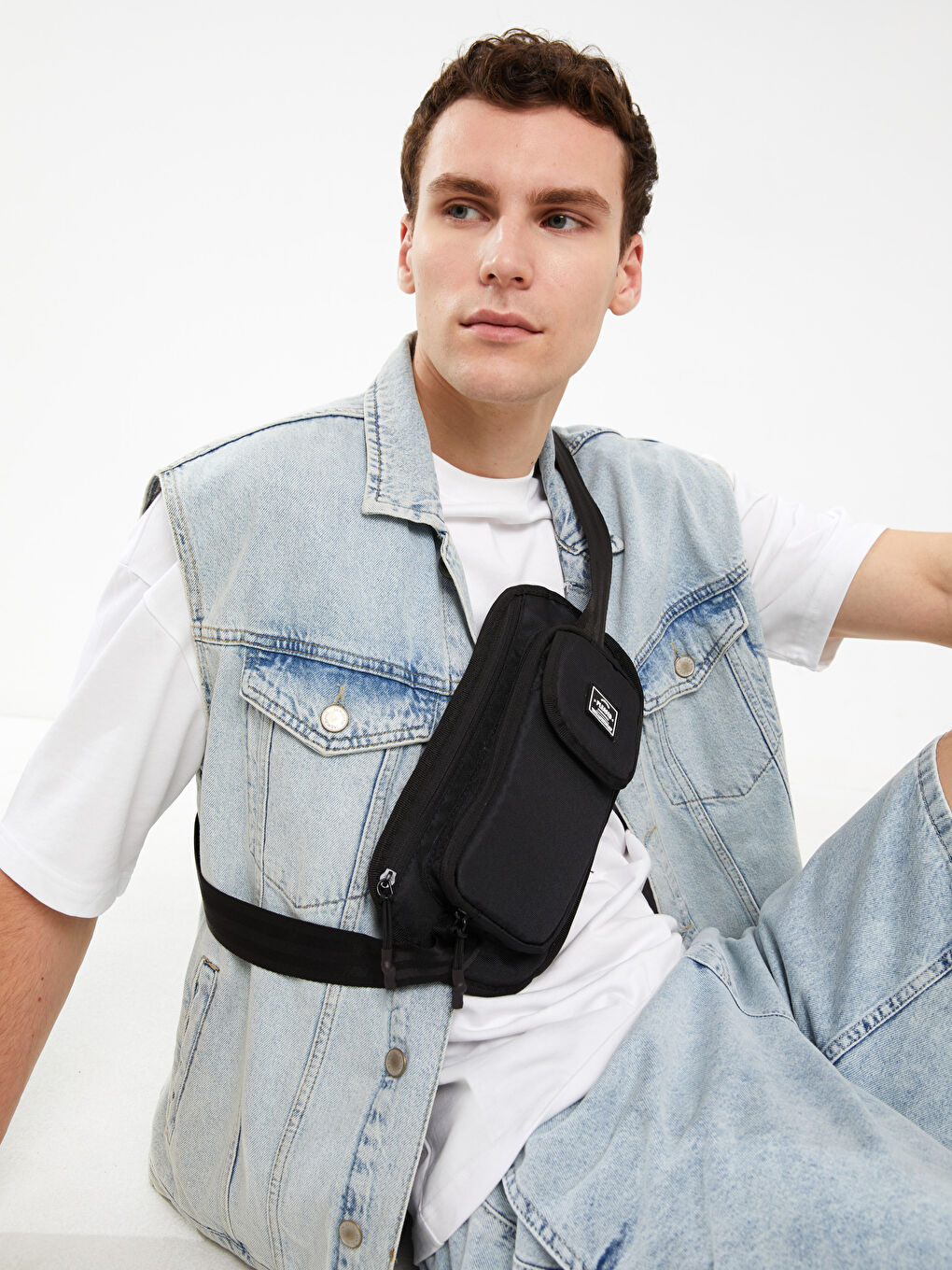 Siyah Etiket Detaylı Erkek Bel Çantası