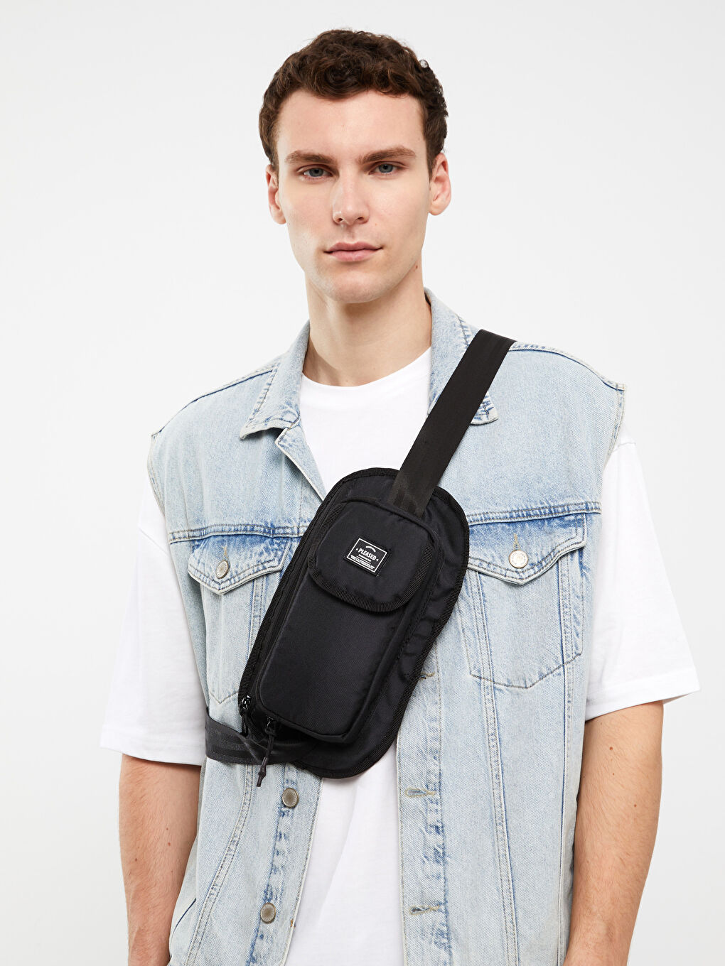 Siyah Etiket Detaylı Erkek Bel Çantası-1