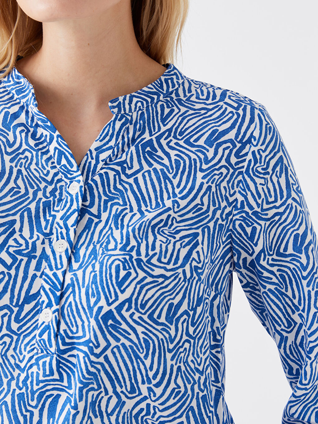 Mavi Kaçık Yaka Desenli Uzun Kollu Kadın Bluz-3