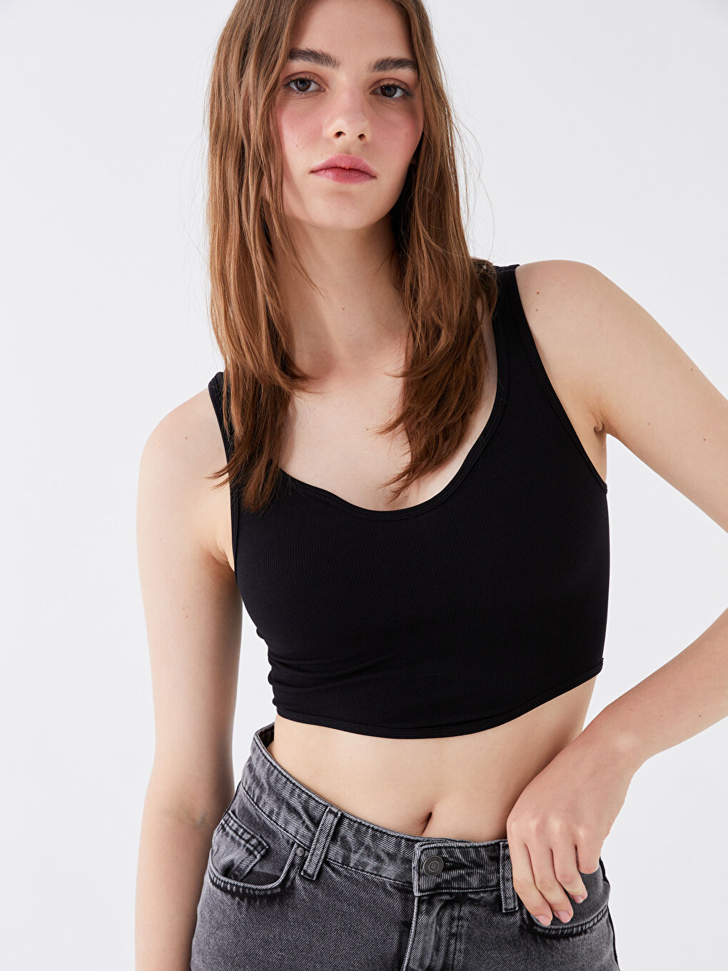 Siyah Kalp Yaka Düz Crop Kadın Büstiyer-1