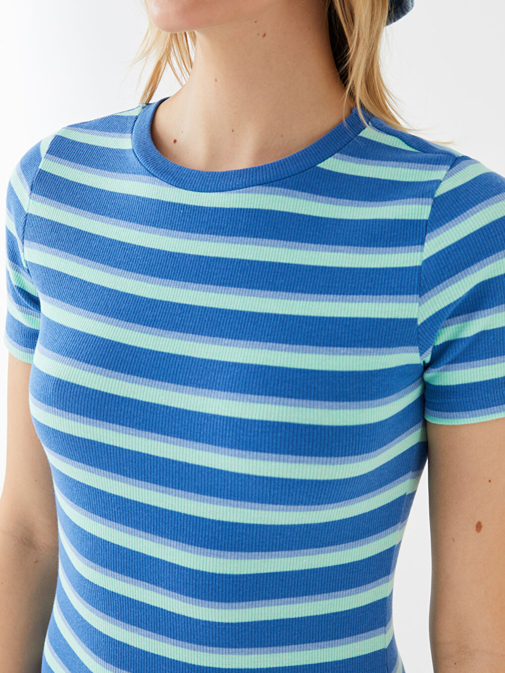 Robe Moulante Rayée à Manches Courtes et Col Rond pour Femmes-3