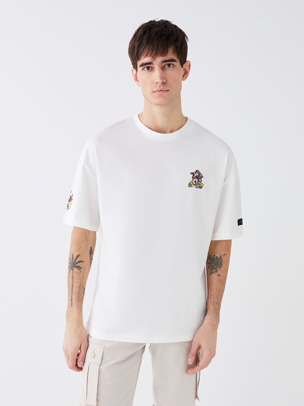 Ekru Bisiklet Yaka Kısa Kollu Baskılı Penye Erkek Tişört-2