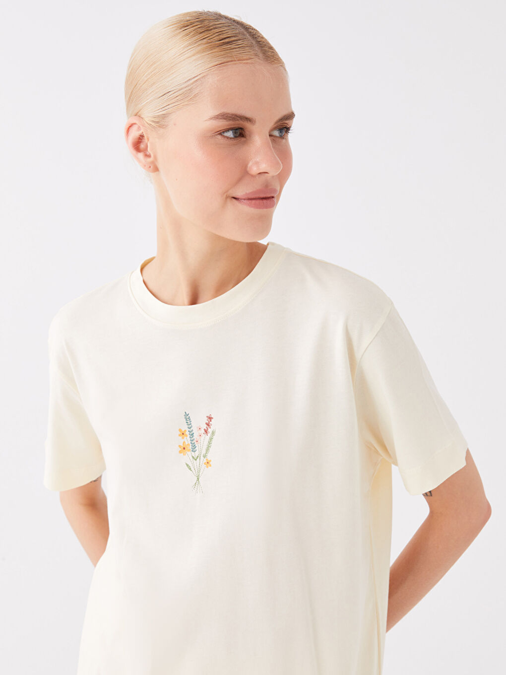 LCW Modest Crew Neck Embroidered Short Sleeve Women's Tunic -S3I677Z8-FDN