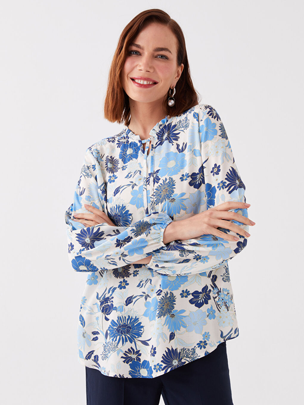 Ekru Bağlamalı Yaka Çiçekli Uzun Kollu Kadın Bluz-1