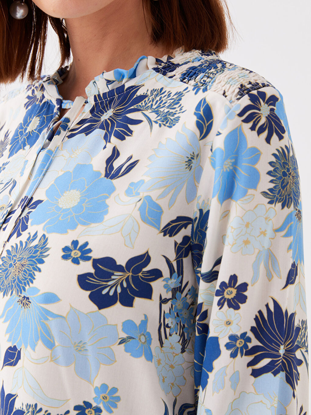 Ekru Bağlamalı Yaka Çiçekli Uzun Kollu Kadın Bluz-3