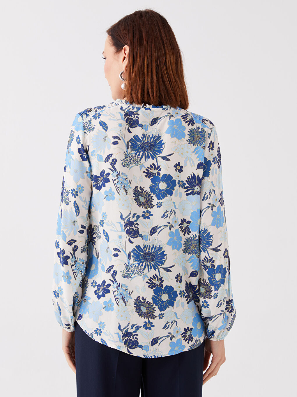 Ekru Bağlamalı Yaka Çiçekli Uzun Kollu Kadın Bluz-4