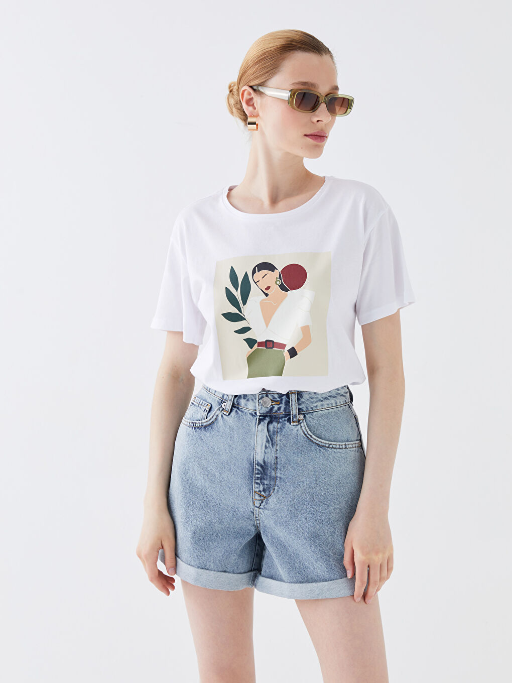 تيشيرت نسائي بأكمام قصيرة وياقة دائرية مطبوع-1