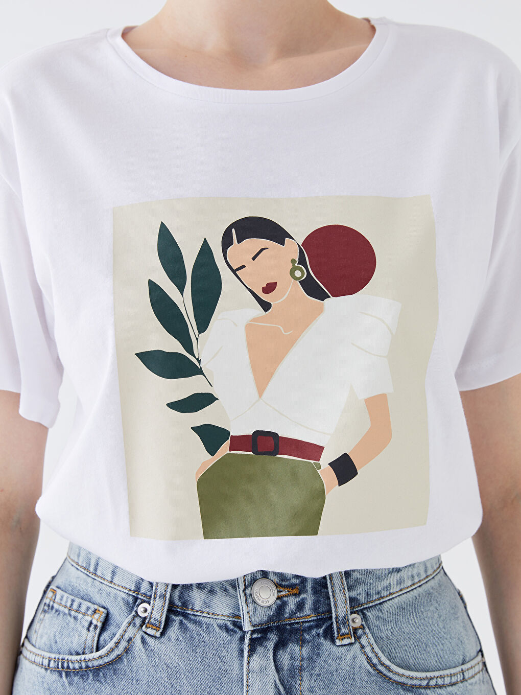 تيشيرت نسائي بأكمام قصيرة وياقة دائرية مطبوع-3