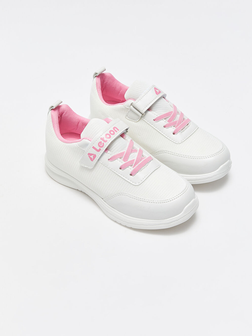 أحذية رياضية للبنات بشريط لاصق