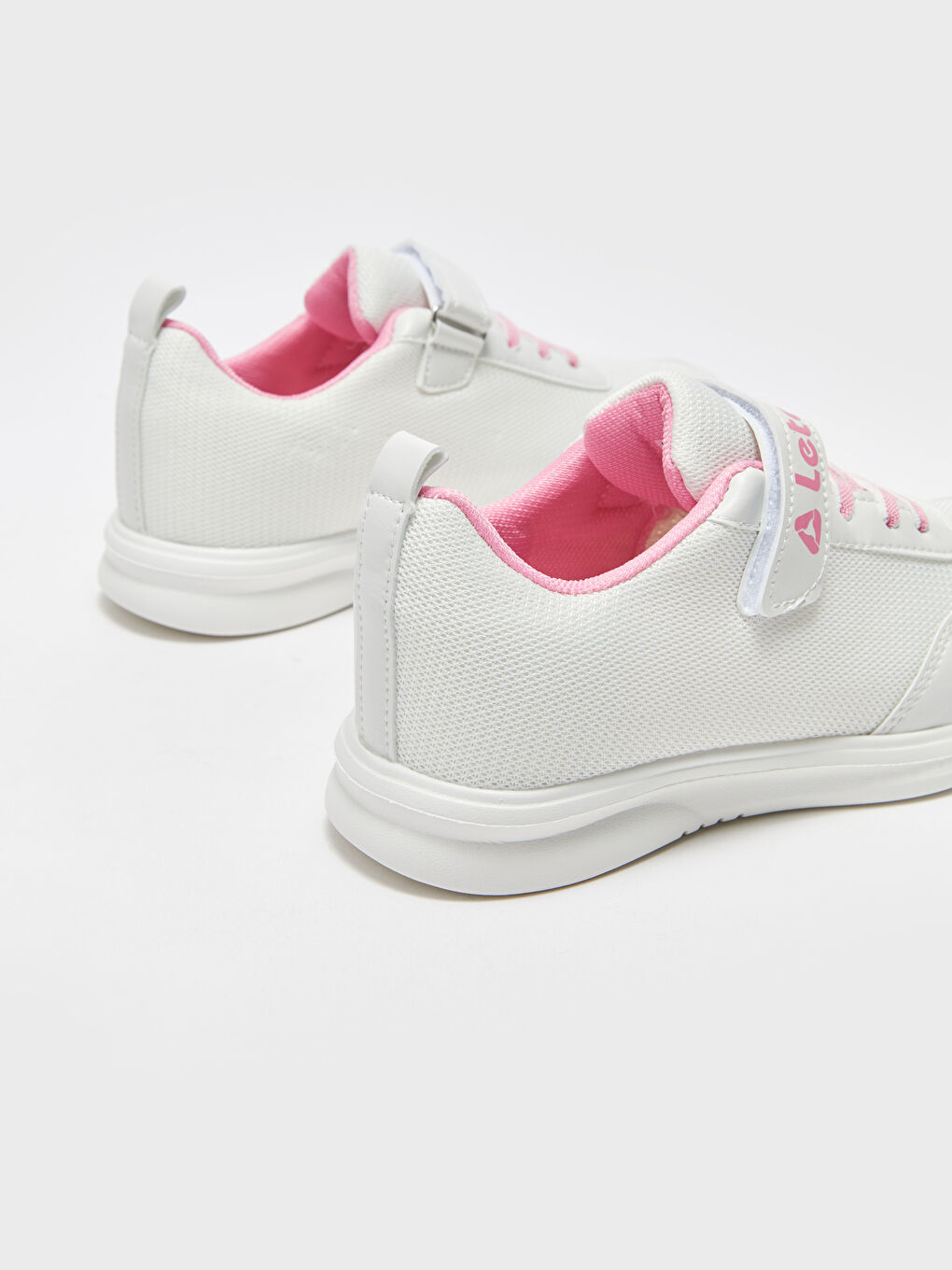 أحذية رياضية للبنات بشريط لاصق-4