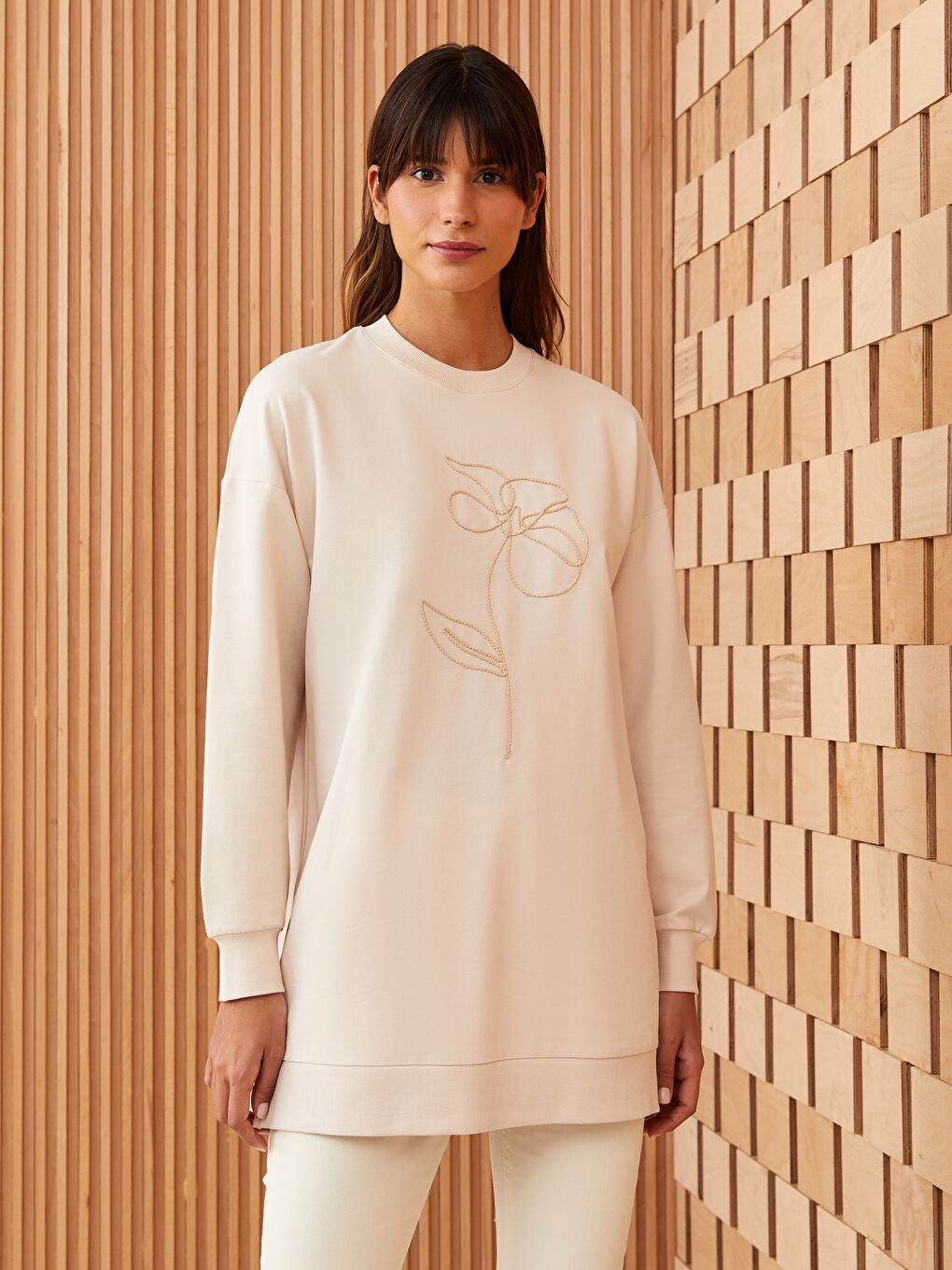 Ekru Bisiklet Yaka Nakışlı Uzun Kollu Oversize Kadın Sweatshirt Tunik