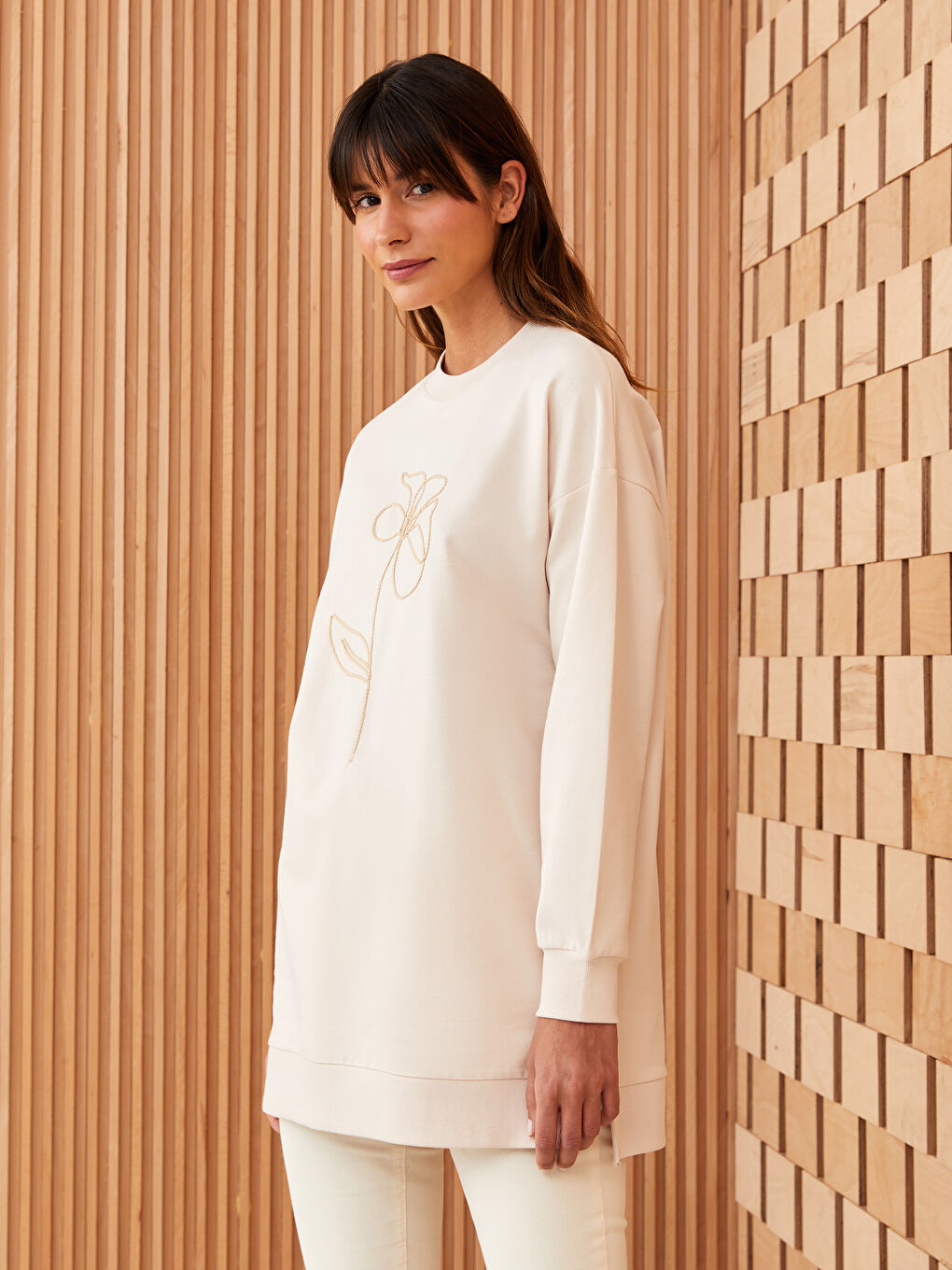 Ekru Bisiklet Yaka Nakışlı Uzun Kollu Oversize Kadın Sweatshirt Tunik-1