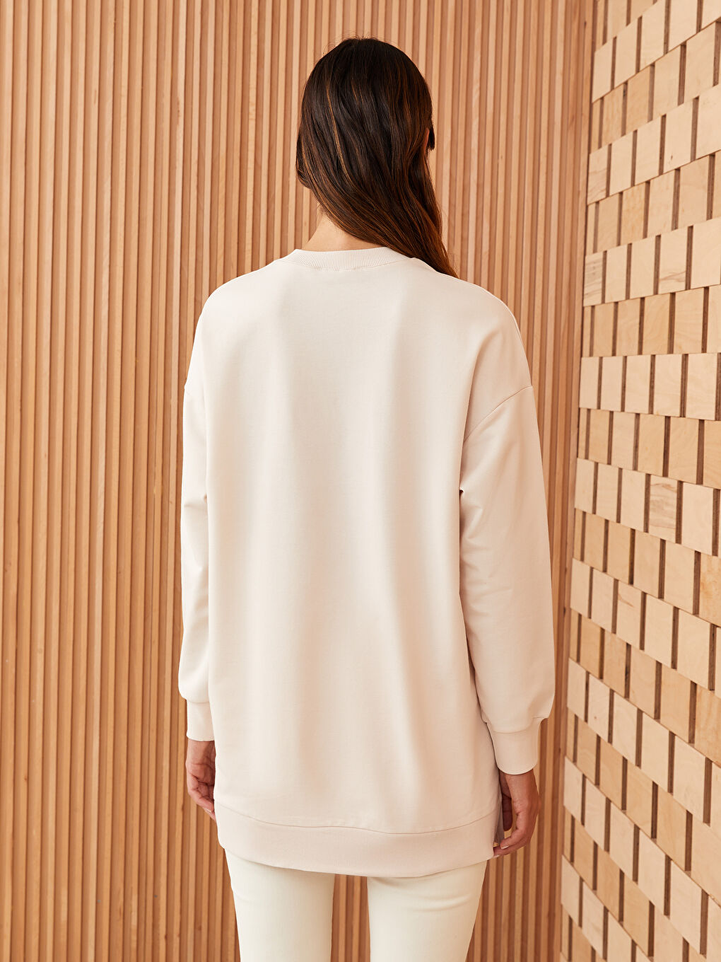 Ekru Bisiklet Yaka Nakışlı Uzun Kollu Oversize Kadın Sweatshirt Tunik-4