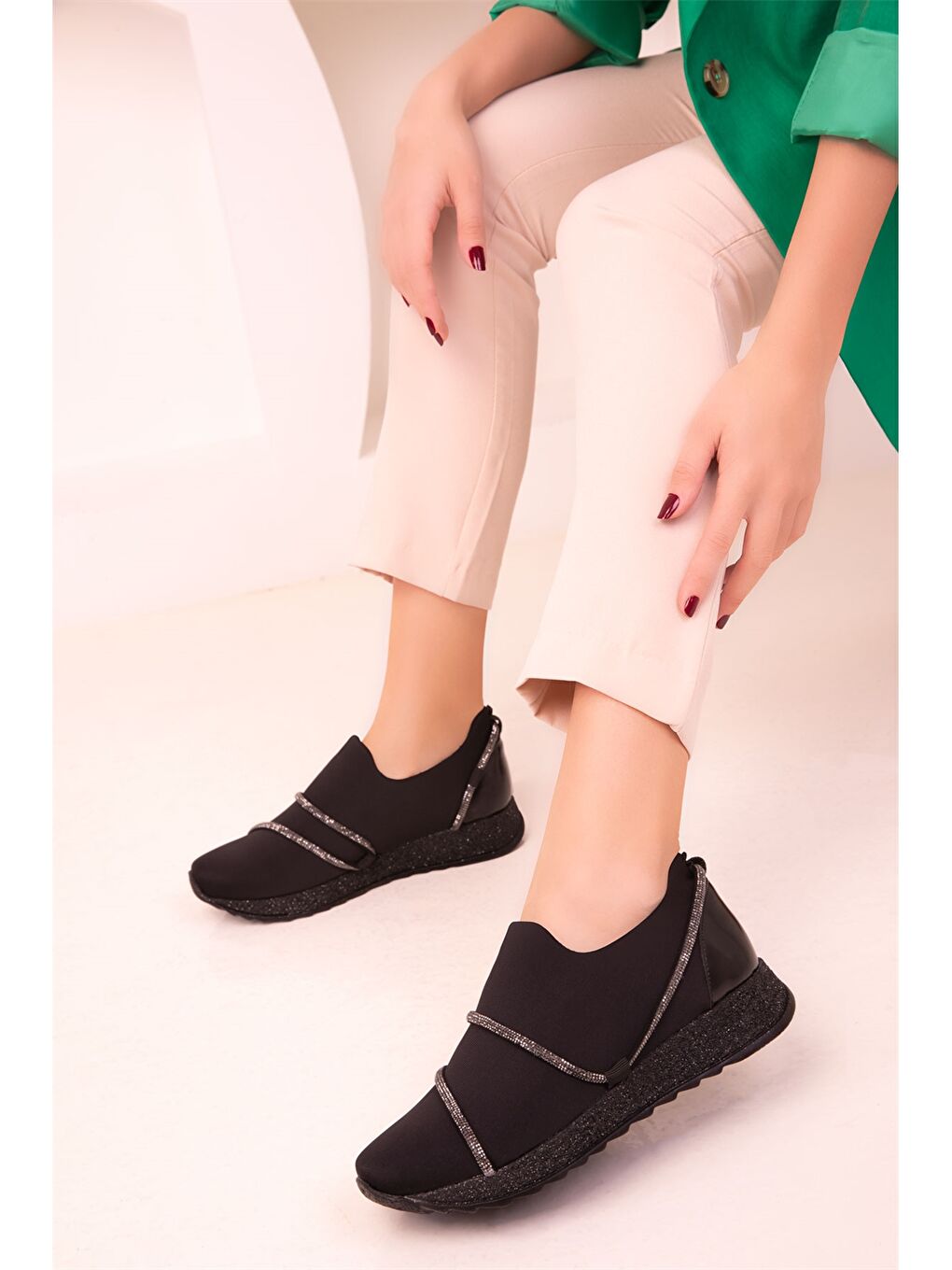 Siyah Deri Görünümlü Kadın Spor Ayakkabı-2