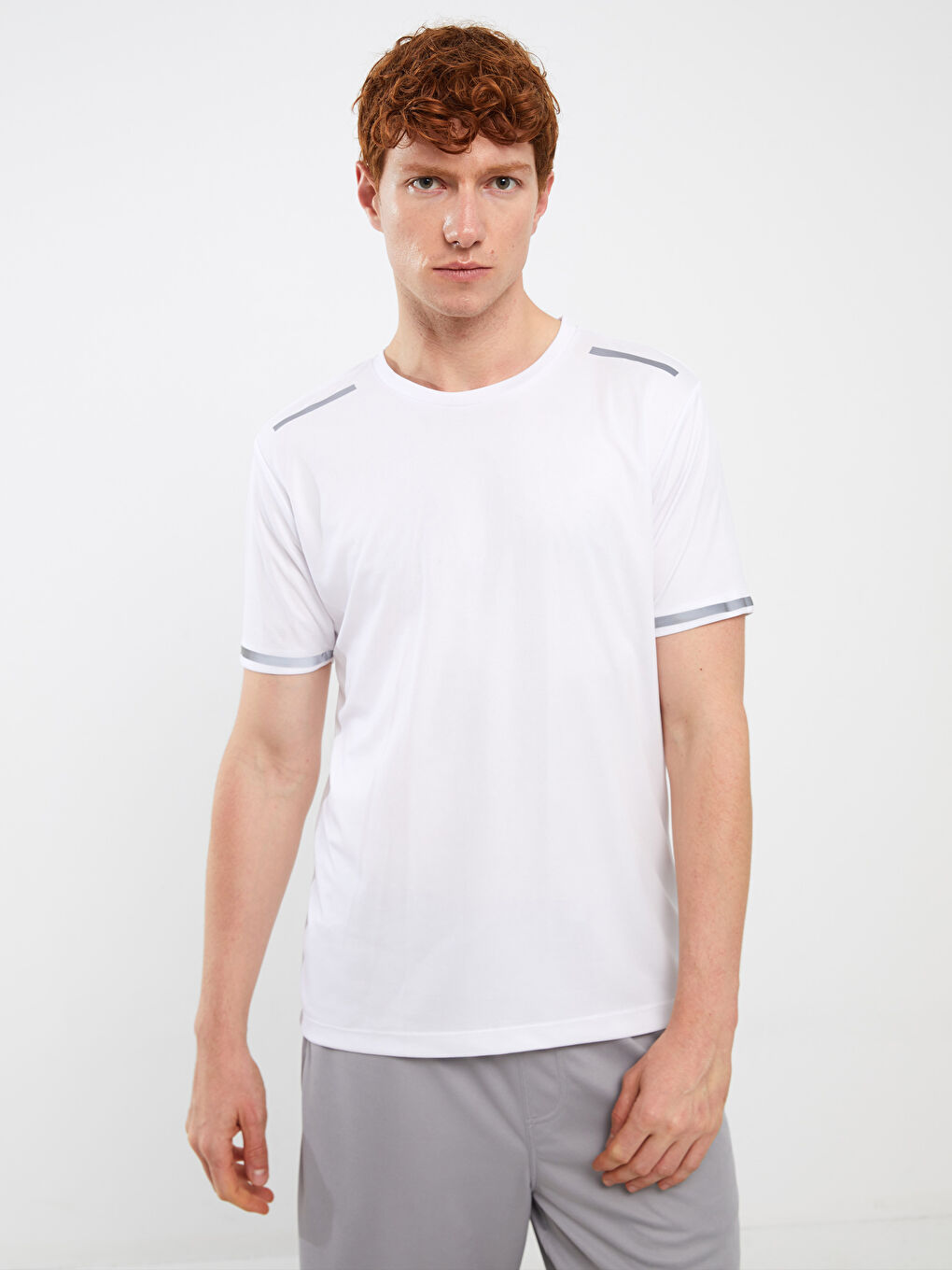 Beyaz Bisiklet Yaka Kısa Kollu Erkek Tişört-1