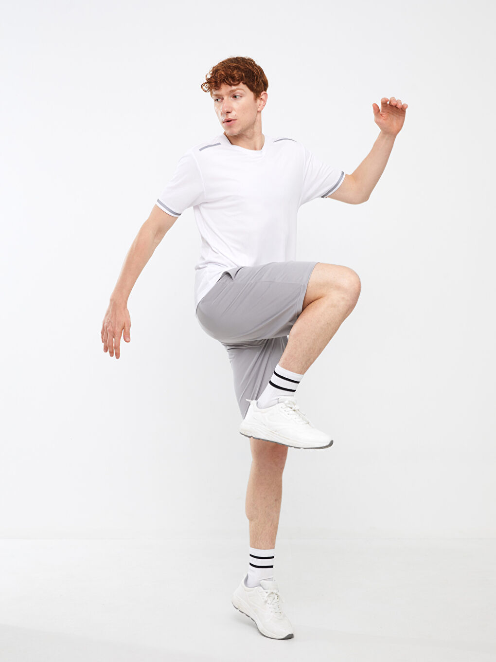 Beyaz Bisiklet Yaka Kısa Kollu Erkek Tişört-2