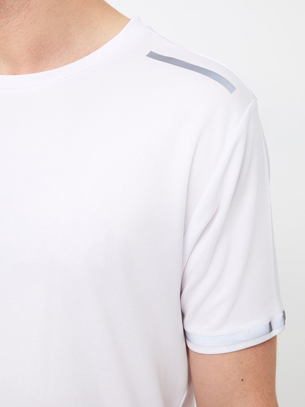 Beyaz Bisiklet Yaka Kısa Kollu Erkek Tişört-3