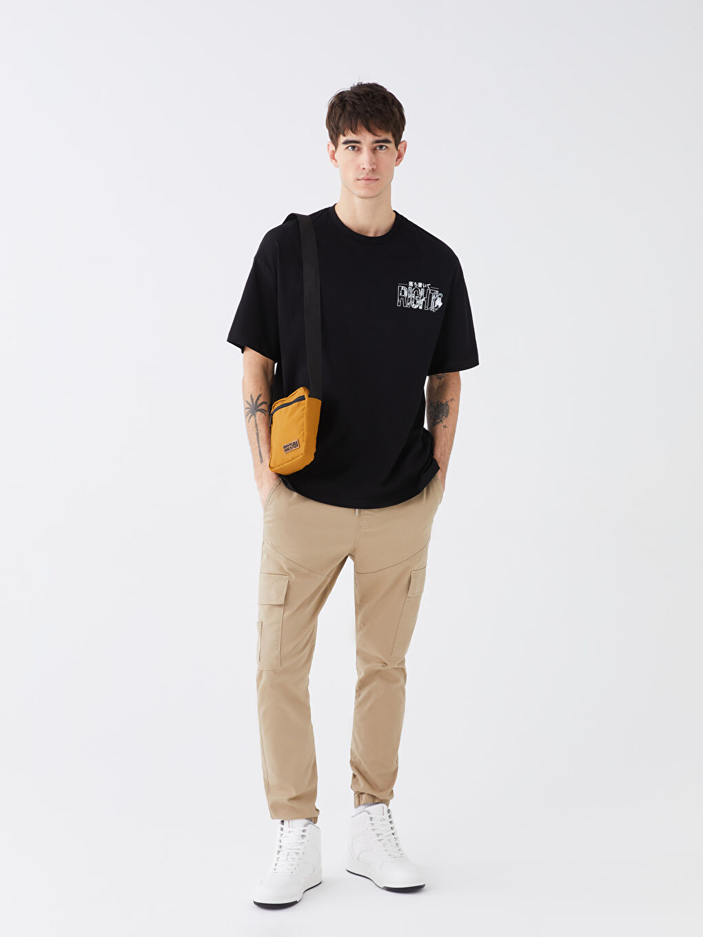 Siyah Bisiklet Yaka Kısa Kollu Baskılı Penye Erkek Tişört-5