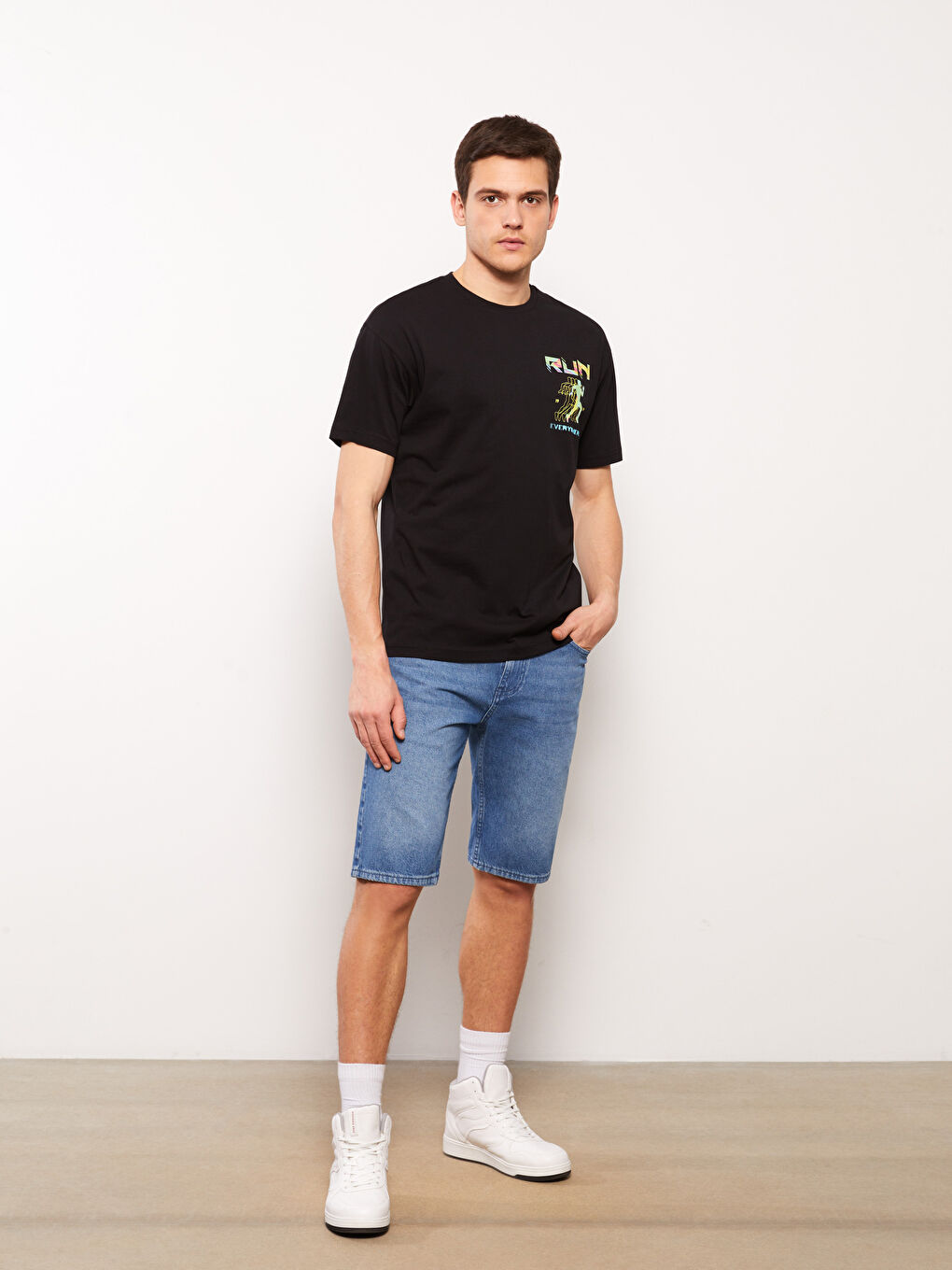 Siyah Oversize Bisiklet Yaka Kısa Kollu Baskılı Penye Erkek Tişört-2