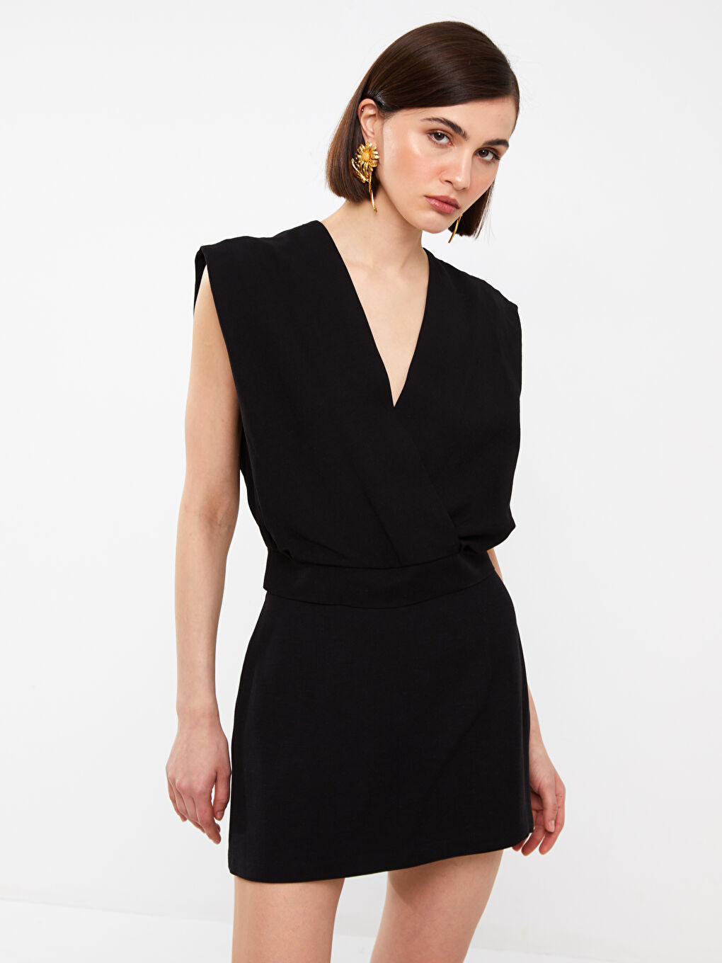 Siyah Kruvaze Yaka Düz Keten Karışımlı Kadın Bluz-1